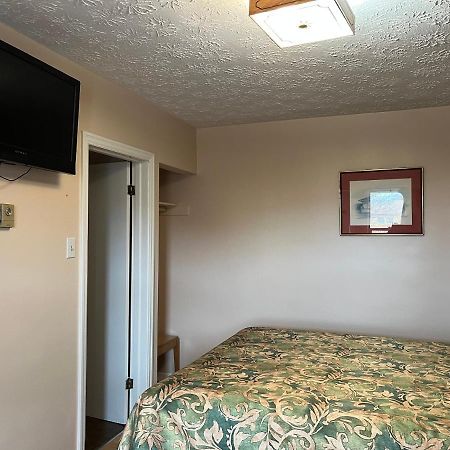 Old Mill Motel Blind River Экстерьер фото