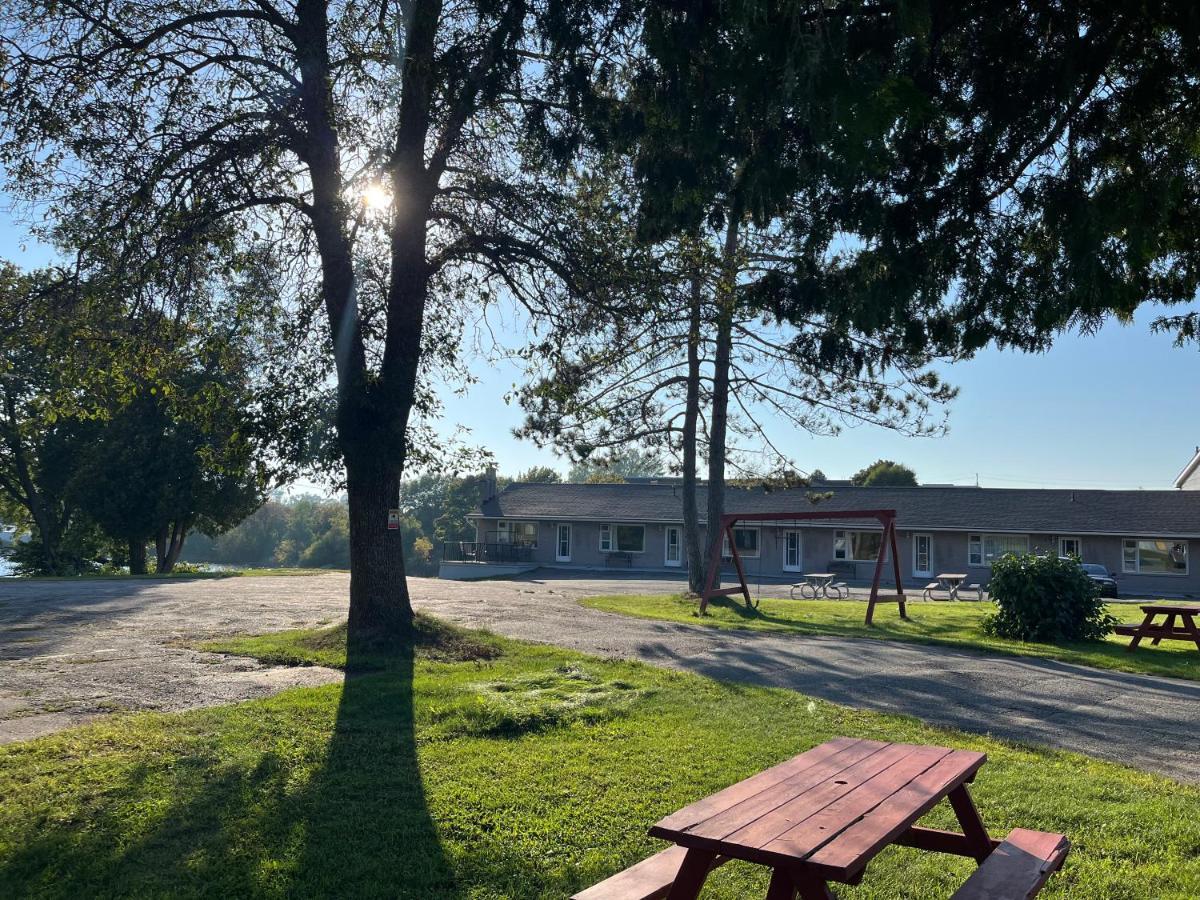 Old Mill Motel Blind River Экстерьер фото
